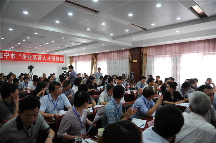 3学员踊跃发言_副本.jpg 3学员踊跃发言_副本.jpg
